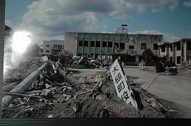 　　破壊された大槌町役場