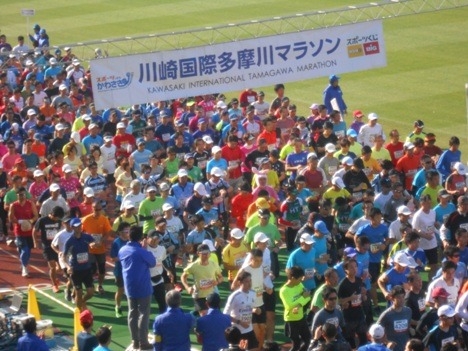 目標タイムが早い順で、ハーフマラソンがスタート