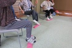 竹踏みでリズム体操