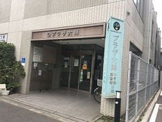 お話会はプラザ大師の児童室で