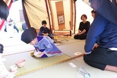 子ども亭主のテント茶室
