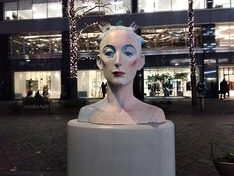 私は街を飛ぶ=船越 桂