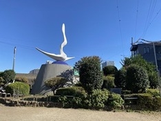 ⑷岡本かの子文学碑 すぐ向こうに多摩川が流れる