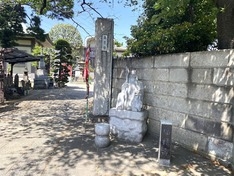 ⑶安養寺の門前に鎮座する福禄寿