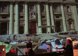 サンピエトロ広場で行われた列聖式を、トークショーで説明