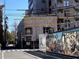 すぐそこに1000年の歴史ある神社が見える