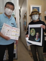 プリントする実寸で紙に印刷 山ちゃん(左)